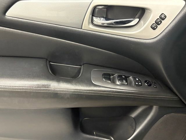 Used 2020 Nissan Pathfinder SL FWD image 15