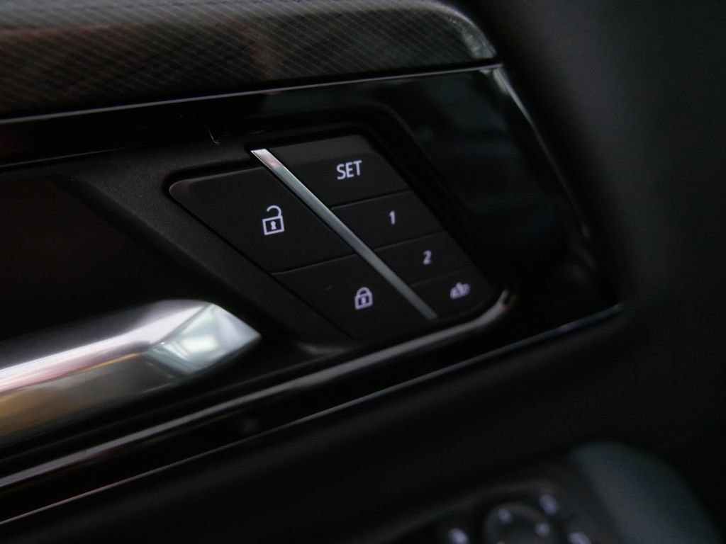 Used 2025 GMC Yukon AT4 AWD/4WD image 18