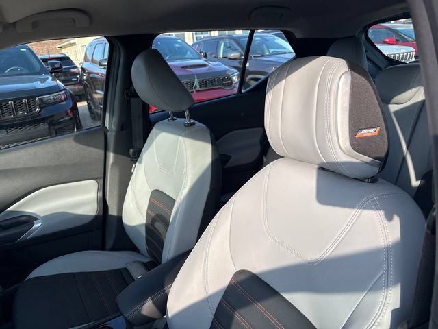 Used 2024 Nissan Kicks SR w/ SR Premium Package FWD image 9