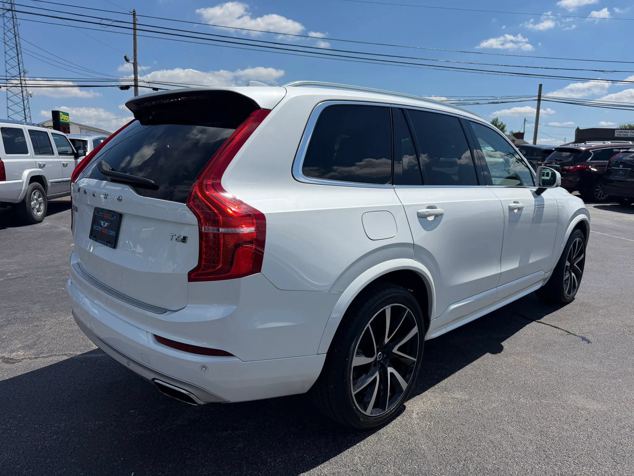 Used 2020 Volvo XC90 T6 Momentum w/ Protection Package AWD/4WD image 3