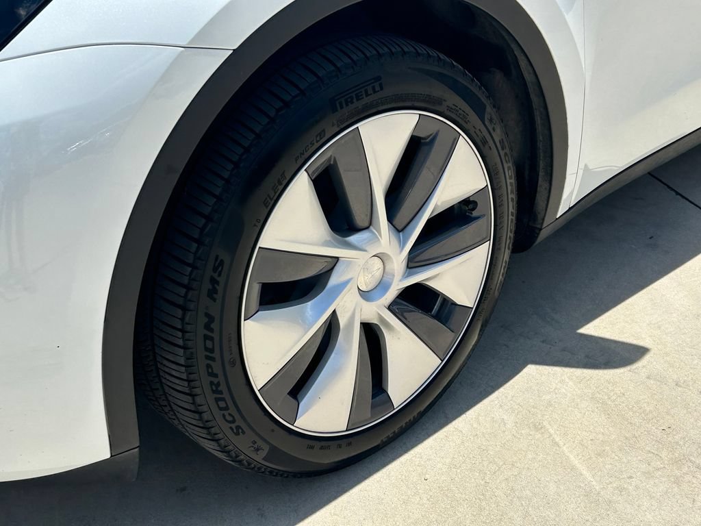 Used 2024 Tesla Model Y Long Range AWD/4WD image 9