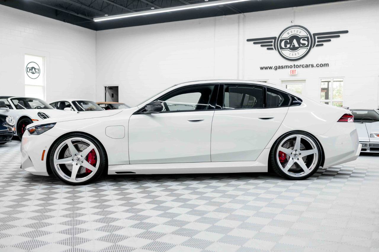 Used 2025 BMW M5 w/ Carbon Package AWD/4WD image 10
