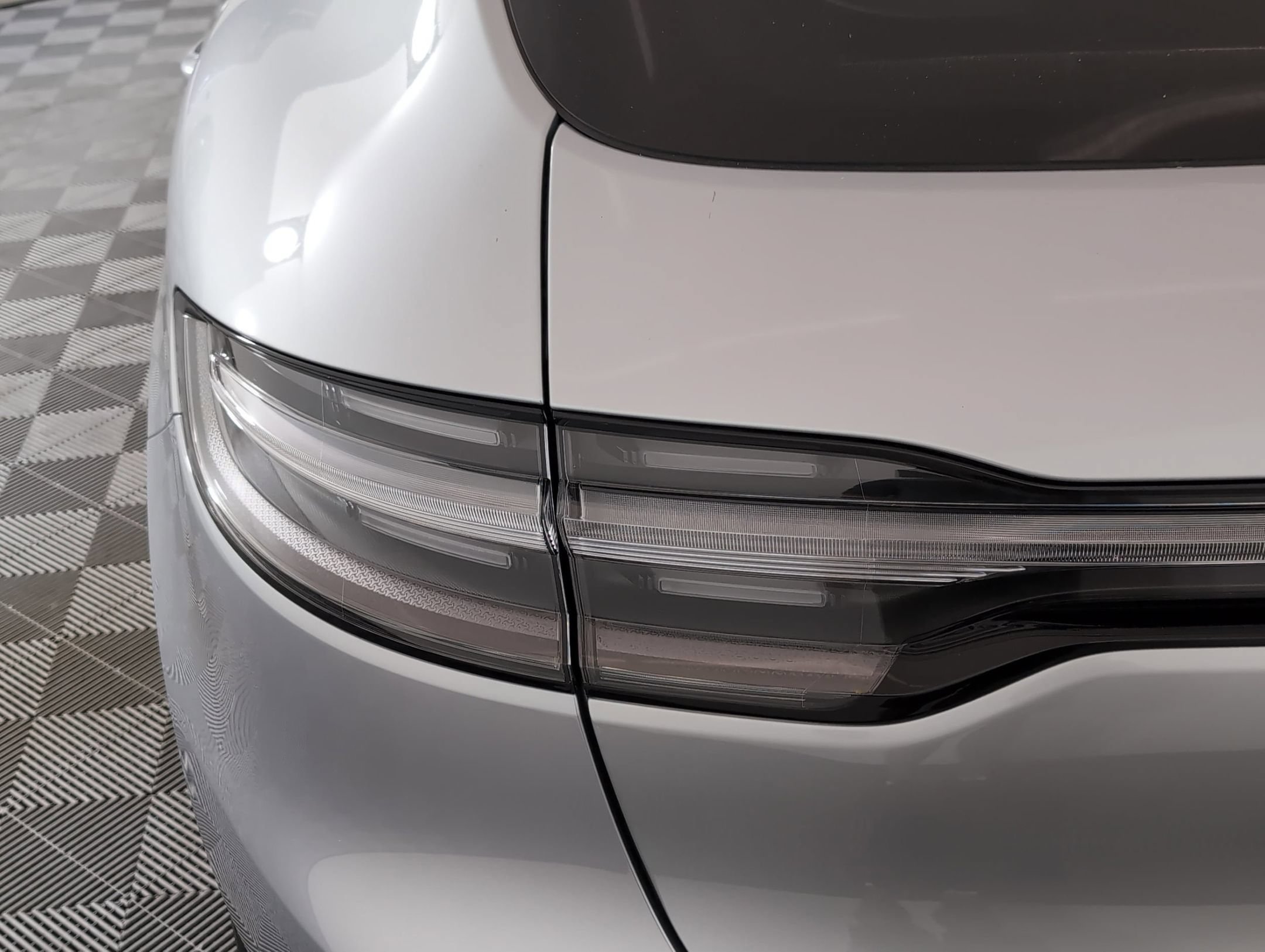 Certified 2025 Porsche Macan AWD/4WD image 15
