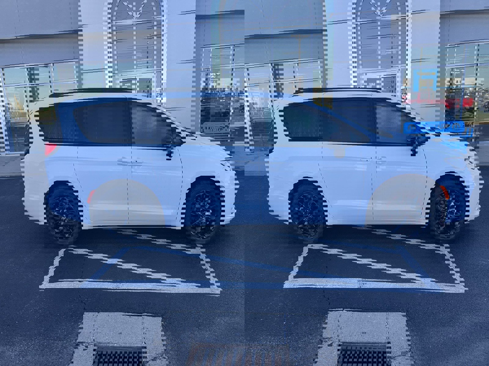 New 2026 Chrysler Pacifica Select w/ S Appearance Package image 1