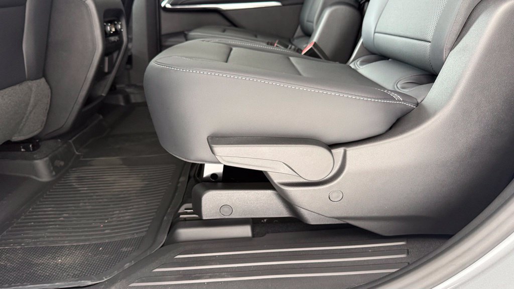 New 2027 Chevrolet Traverse LT w/ Driver Confidence Package FWD image 36