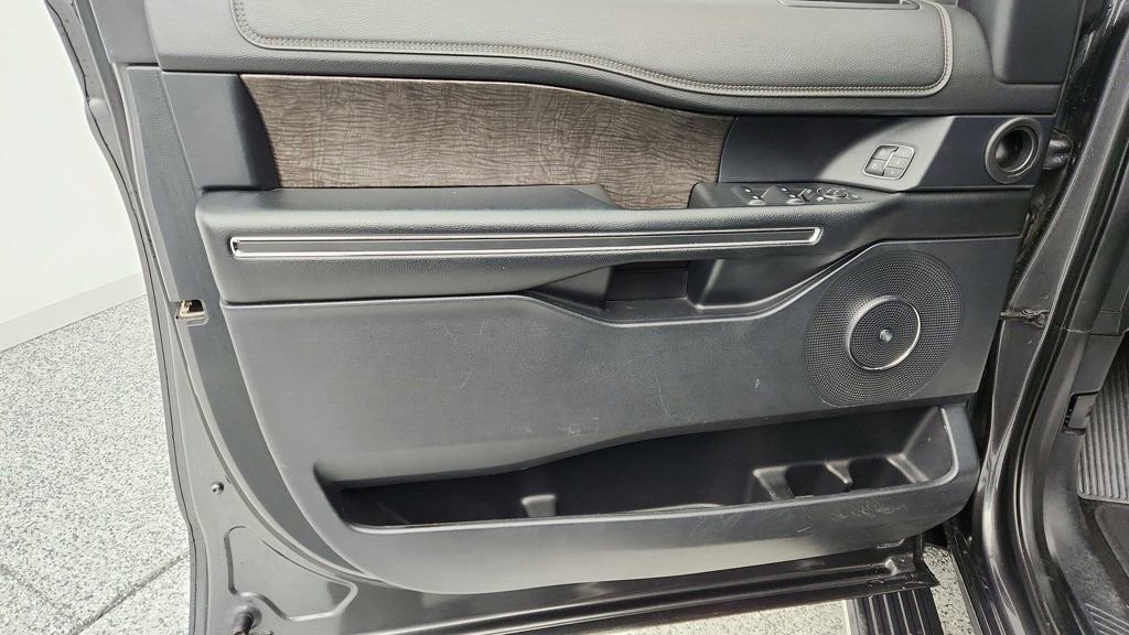 Used 2020 Ford Expedition Limited image 11