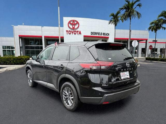 Used 2024 Nissan Rogue S AWD/4WD image 5