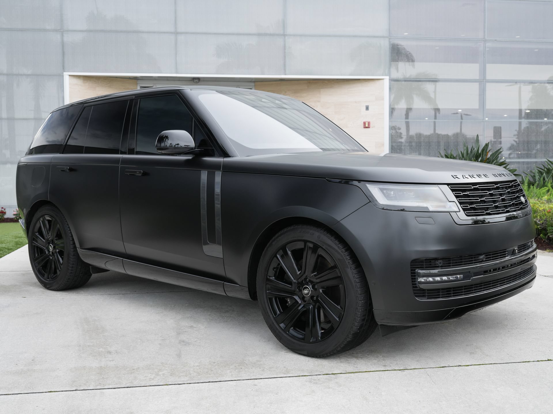Used 2023 Land Rover Range Rover SE AWD/4WD image 4