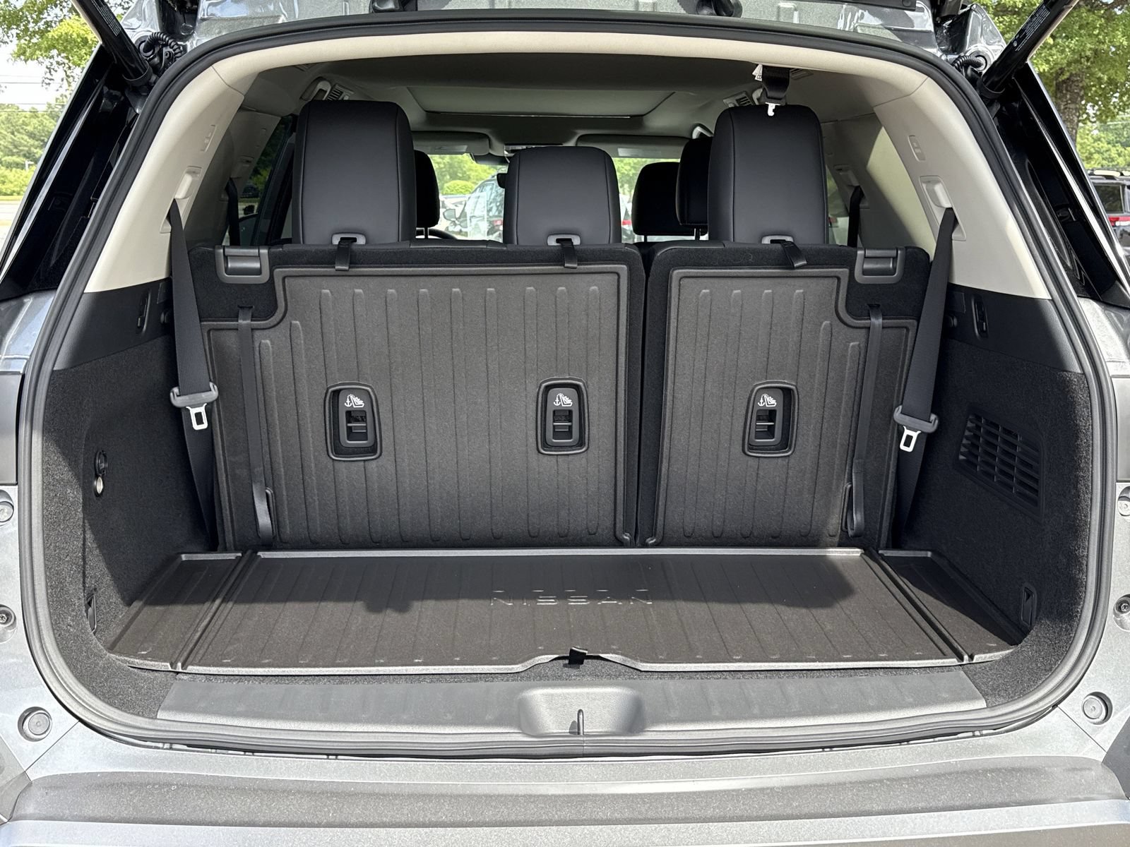New 2026 Nissan Pathfinder Platinum FWD image 20