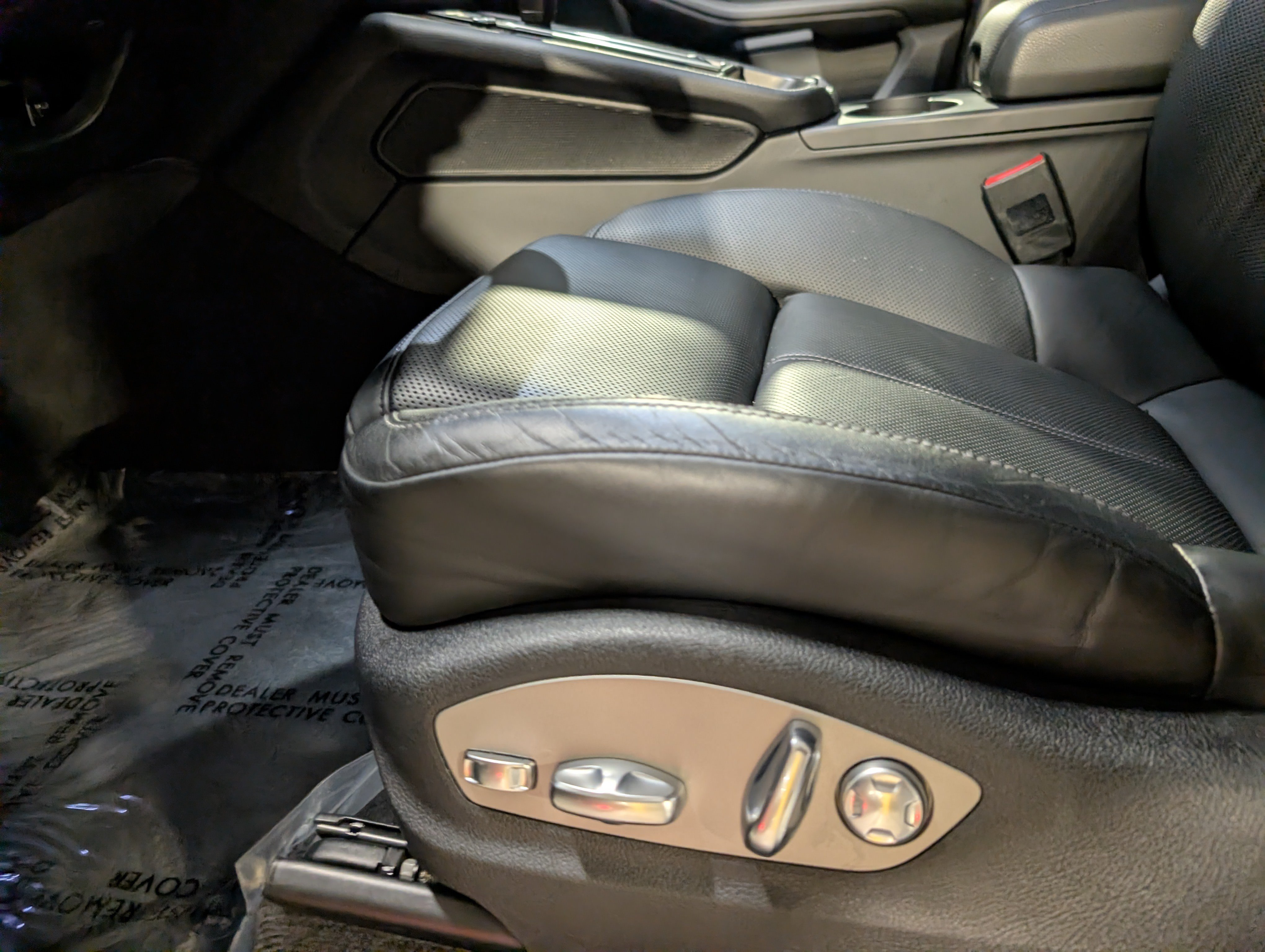 Certified 2023 Porsche Macan Turbo AWD/4WD image 19