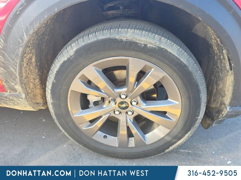 Used 2022 Ford Explorer XLT w/ Equipment Group 202A AWD/4WD image 13