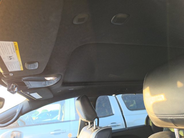 Used 2022 Chrysler Pacifica Limited w/ Uconnect Theater Family Group FWD image 14