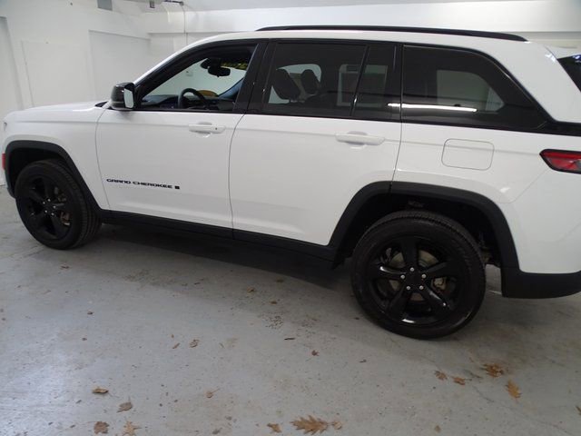Certified 2023 Jeep Grand Cherokee Altitude image 18