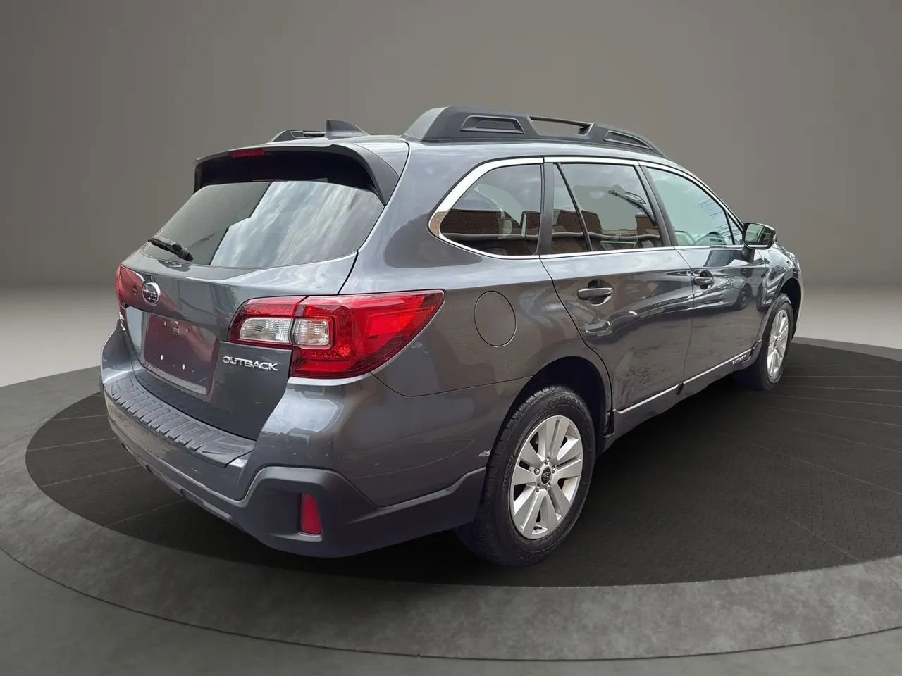 Used 2018 Subaru Outback 2.5i Premium image 5