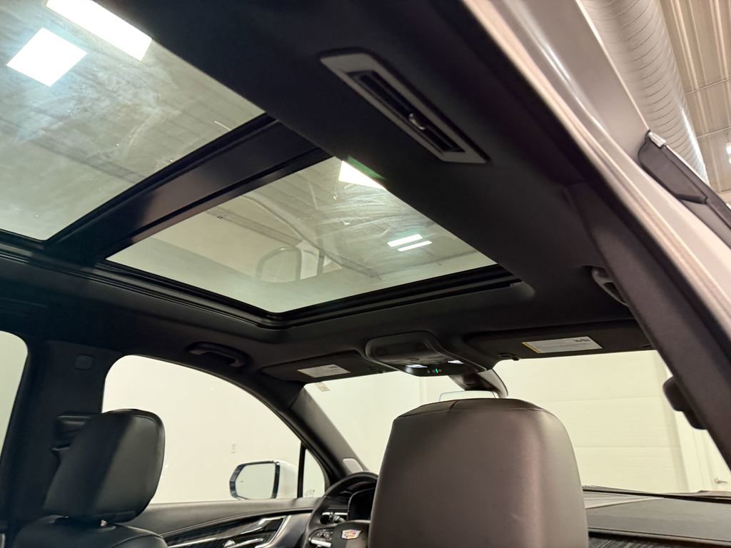 Used 2023 Cadillac XT6 Premium Luxury image 17