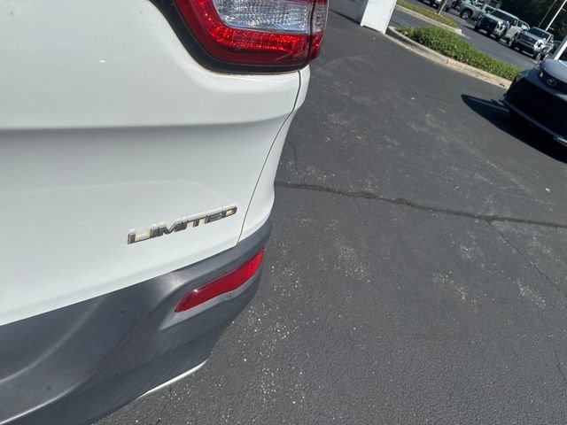 Used 2016 Jeep Cherokee Limited AWD/4WD image 7