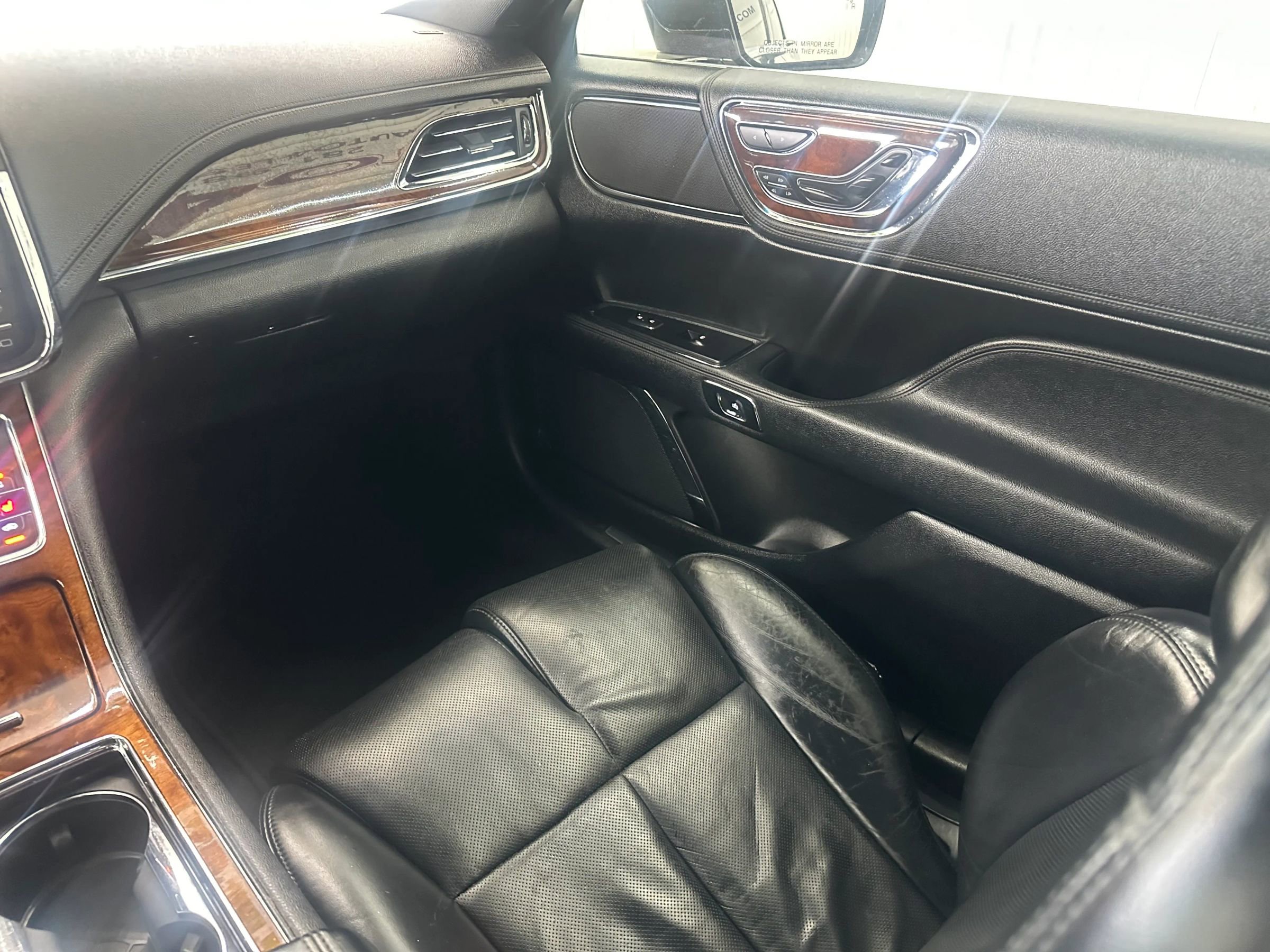 Used 2017 Lincoln Continental Reserve w/ Technology Package image 18