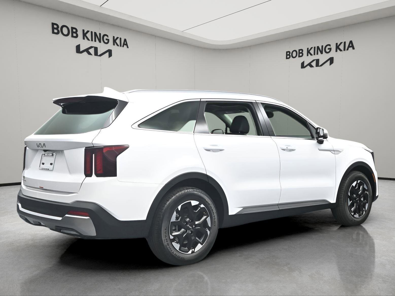 Used 2025 Kia Sorento S w/ Panoramic Sunroof Package FWD image 4