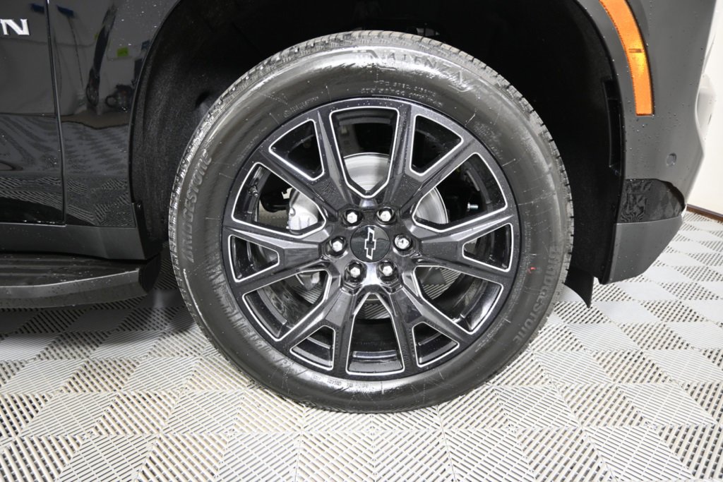 New 2026 Chevrolet Suburban Premier image 12