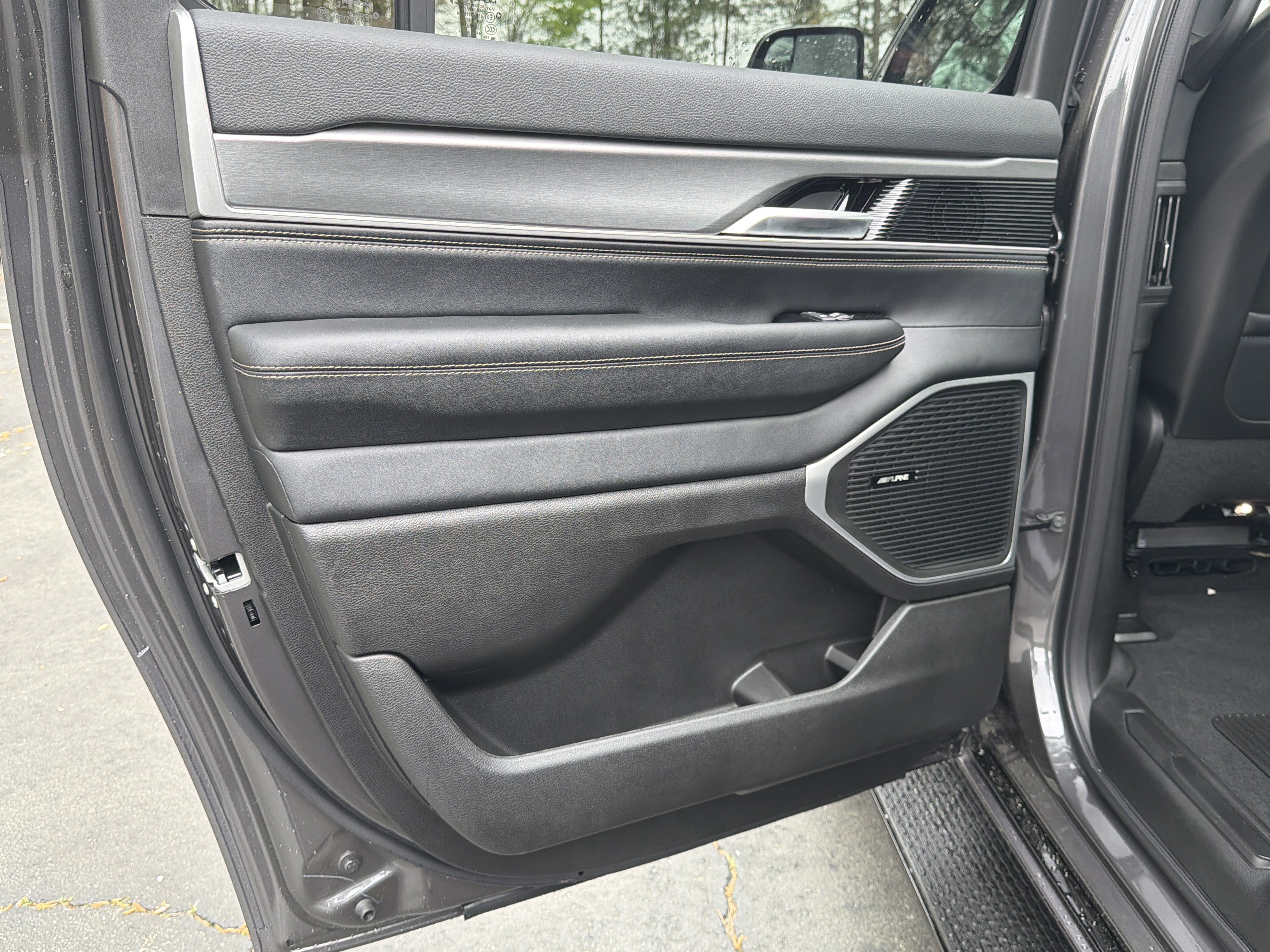 New 2026 Jeep Grand Wagoneer L 2WD w/ Premium Group I image 27