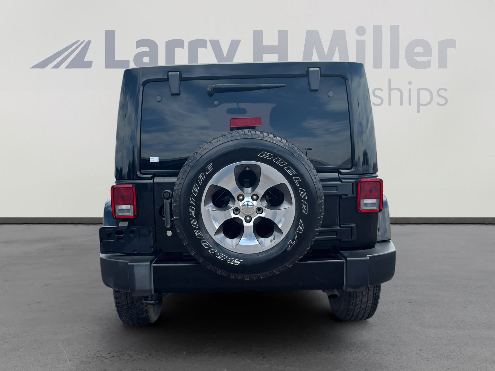 Used 2016 Jeep Wrangler Unlimited Sahara w/ Connectivity Group AWD/4WD image 4