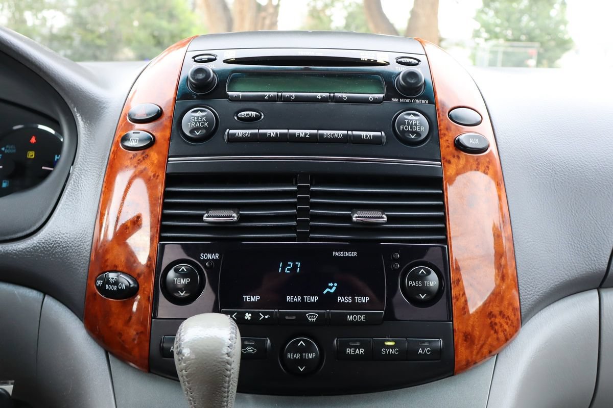 Used 2009 Toyota Sienna XLE FWD image 35
