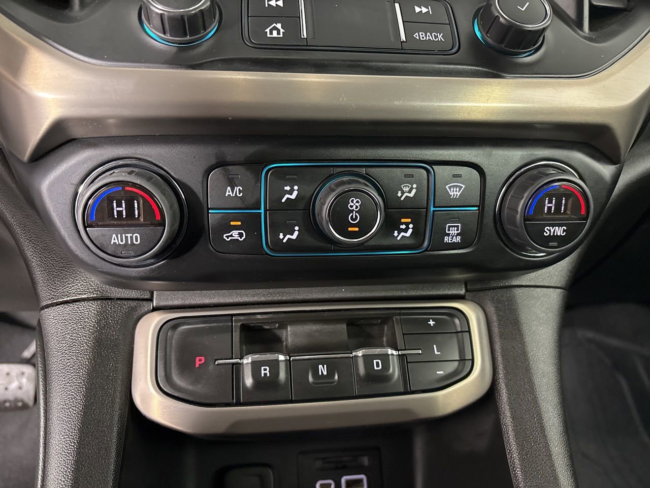 Used 2022 GMC Acadia Denali w/ Denali Ultimate Package image 18