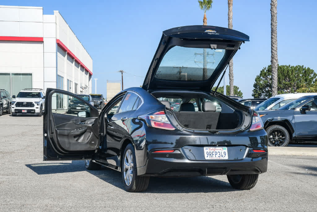 Used 2018 Chevrolet Volt Premier w/ Driver Confidence Package FWD image 30