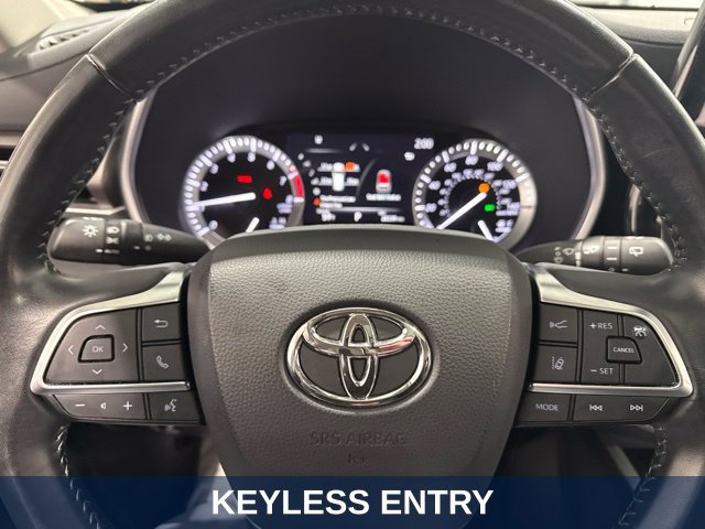 Used 2020 Toyota Highlander XLE AWD/4WD image 19