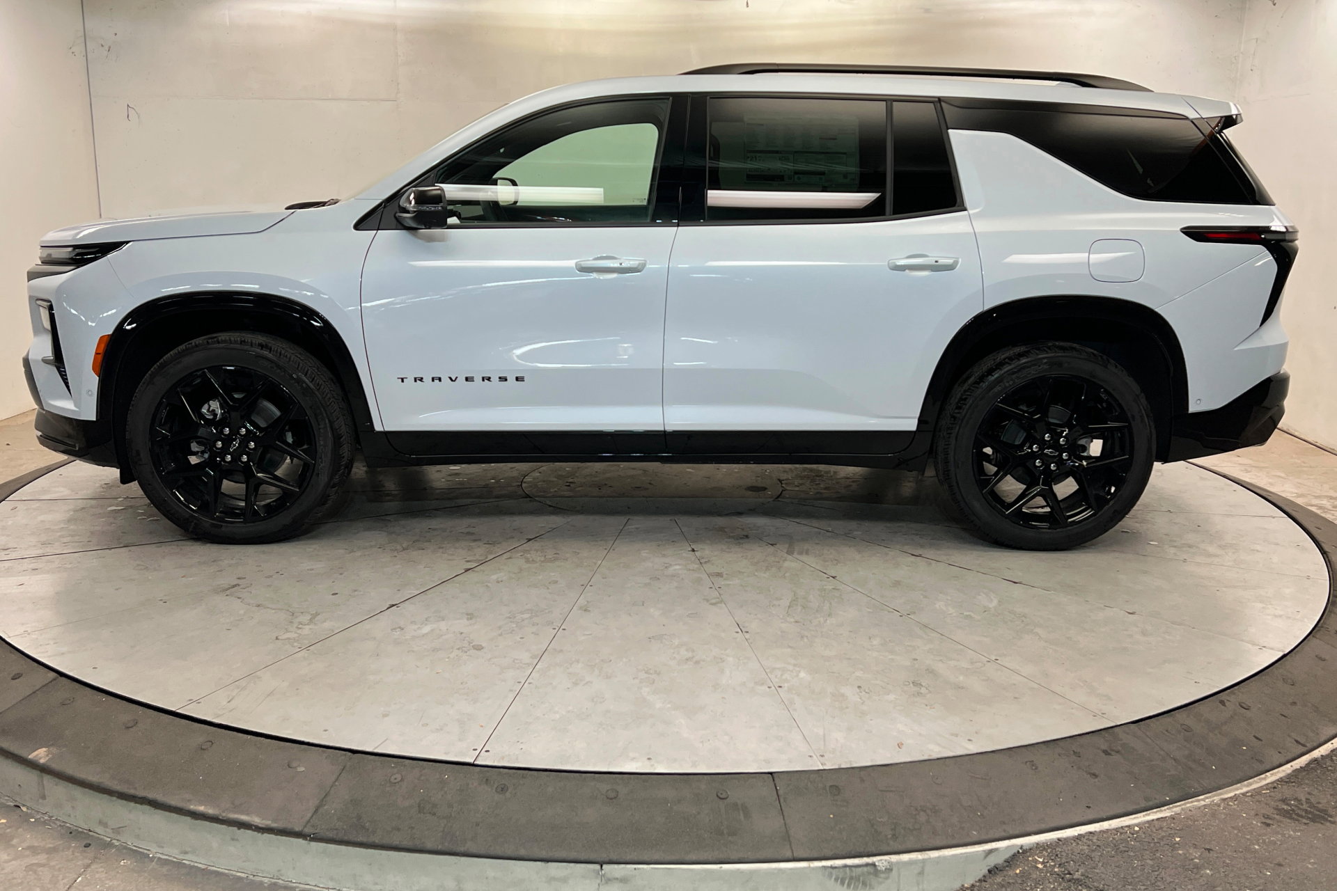 New 2026 Chevrolet Traverse RS image 2