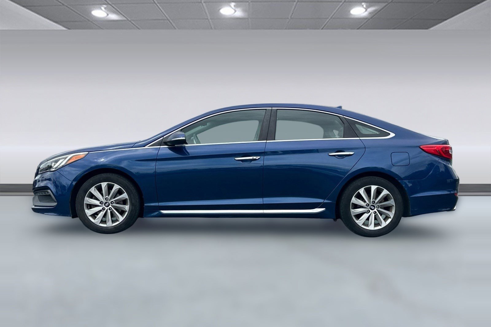 Used 2017 Hyundai Sonata Sport w/ Value Edition Package 02 FWD image 2