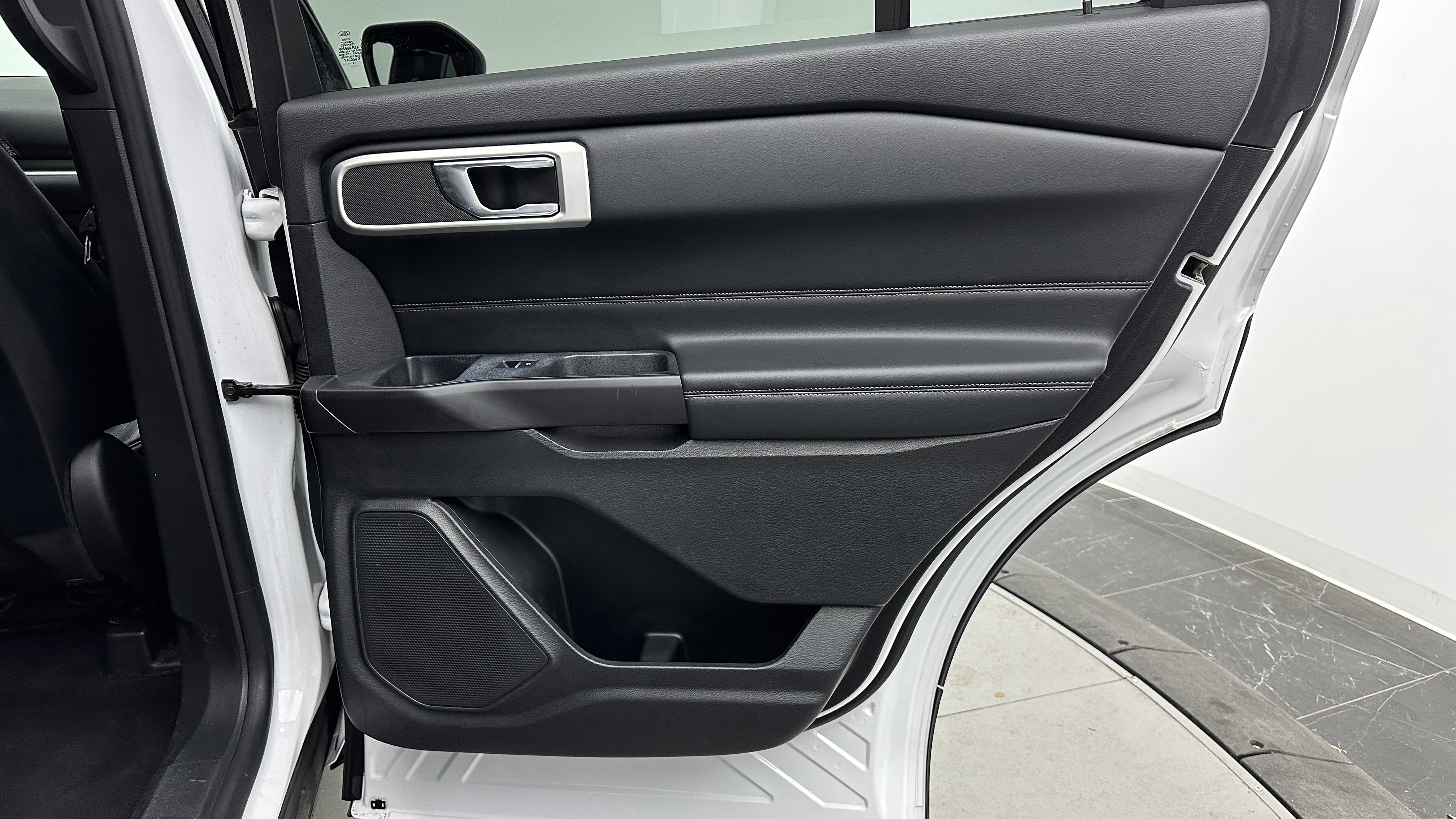 Used 2020 Ford Explorer XLT w/ Equipment Group 202A image 34