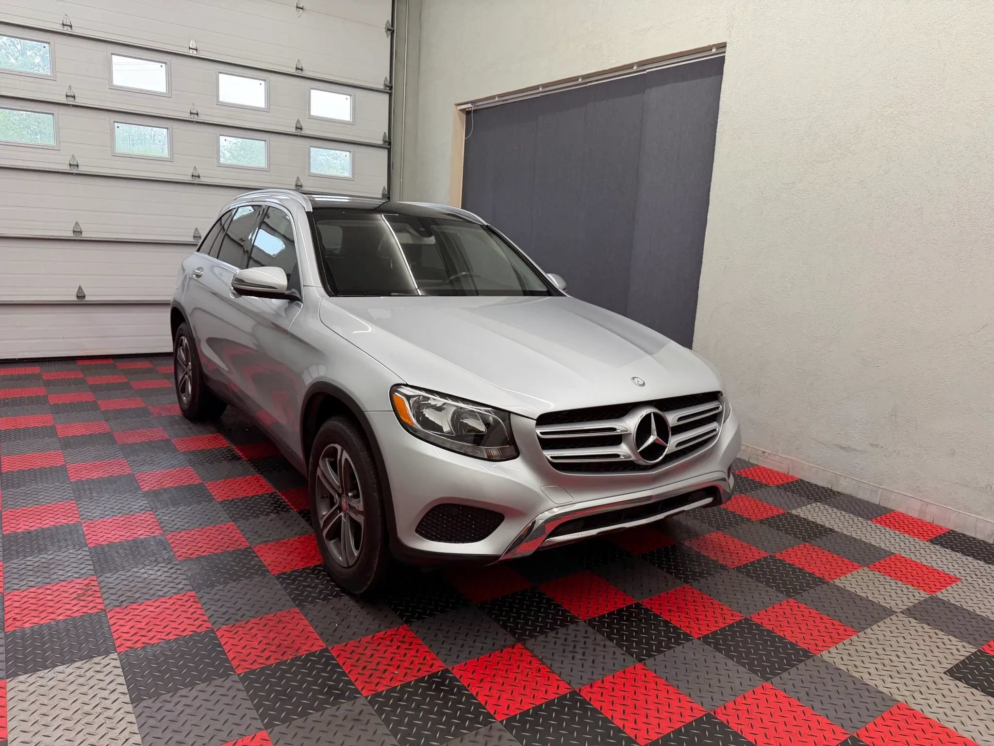 Used 2016 Mercedes-Benz GLC 300 4MATIC image 2