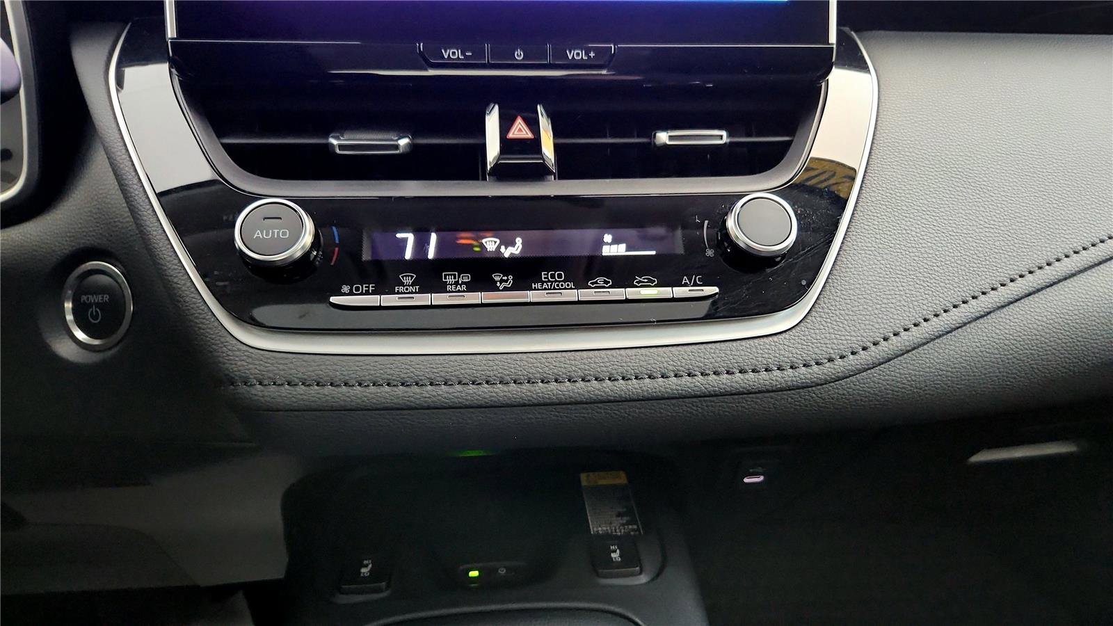 Certified 2025 Toyota Corolla XLE image 30