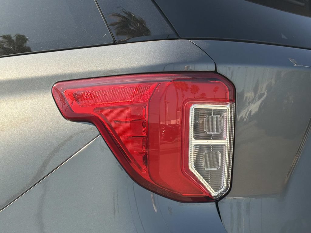 Certified 2023 Ford Explorer XLT RWD image 8