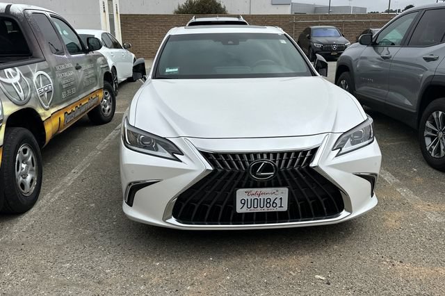 Used 2025 Lexus ES 350 w/ Premium Package FWD image 3