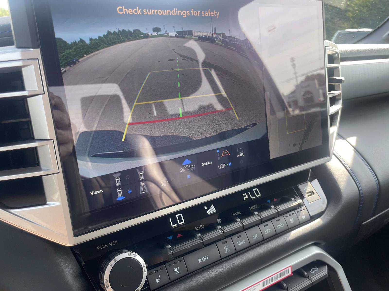 Used 2025 Toyota Tundra Platinum AWD/4WD image 18