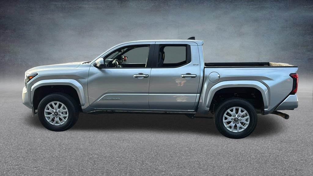 Used 2025 Toyota Tacoma SR5 AWD/4WD image 3