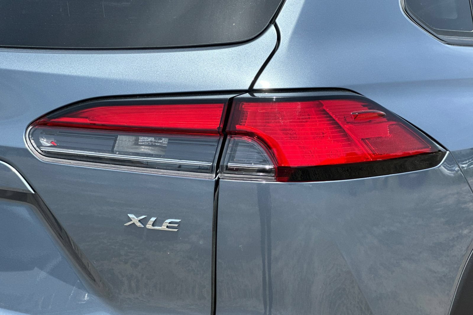 Used 2023 Toyota Corolla Cross XLE w/ Convenience Package FWD image 26