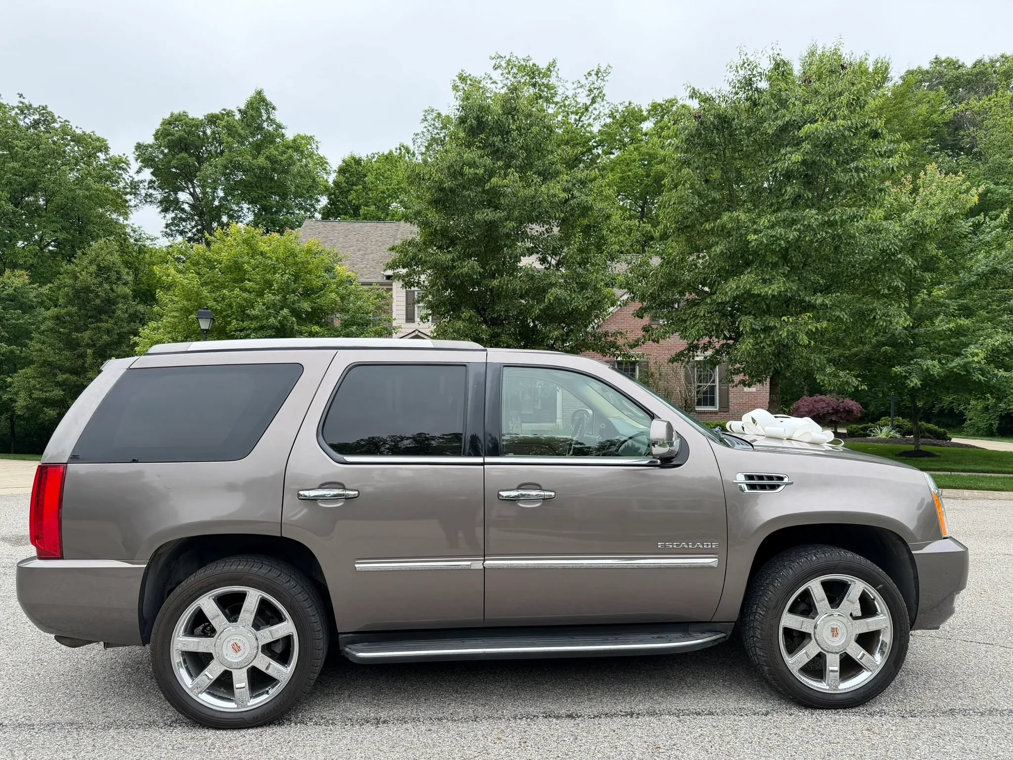 Used 2014 Cadillac Escalade Luxury AWD/4WD image 6