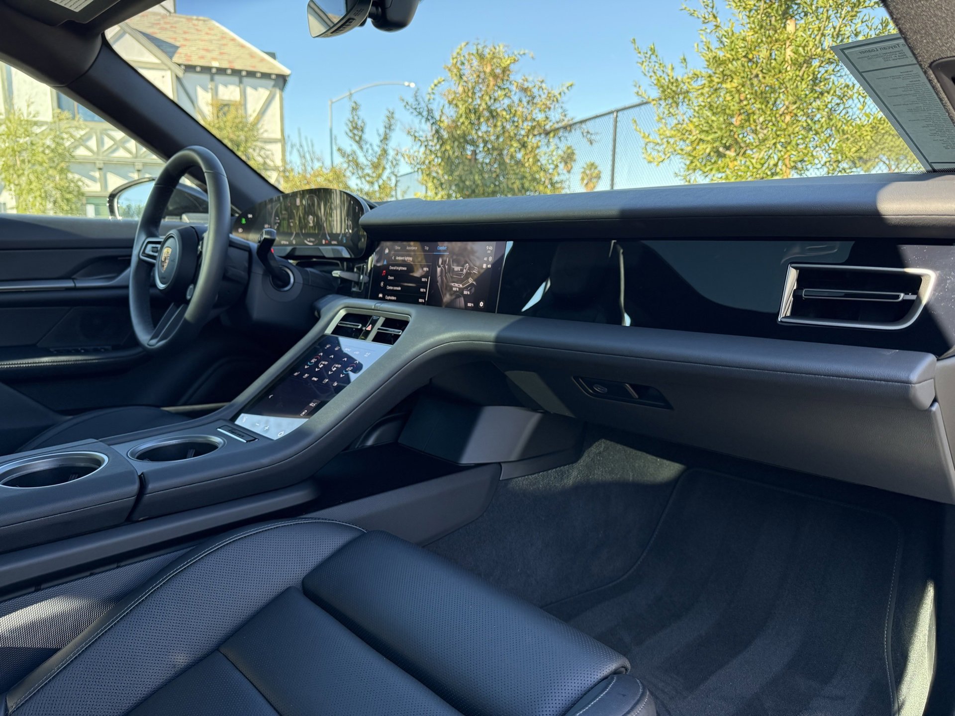 Used 2025 Porsche Taycan image 24