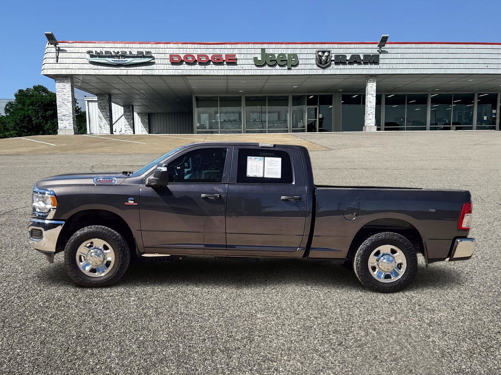 Used 2024 RAM 2500 Tradesman w/ Chrome Appearance Group image 3