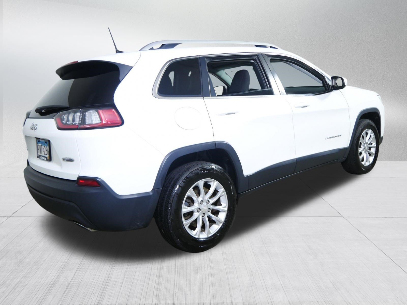 Used 2019 Jeep Cherokee Latitude w/ Cold Weather Group AWD/4WD image 7