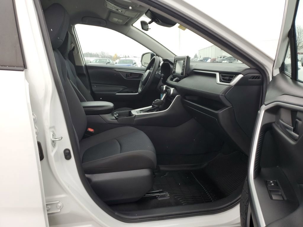 Used 2021 Toyota RAV4 LE image 38