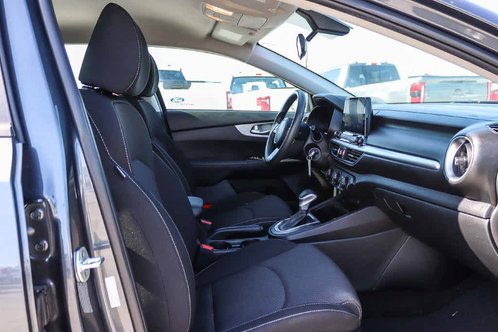 Used 2022 Kia Forte LXS FWD image 8