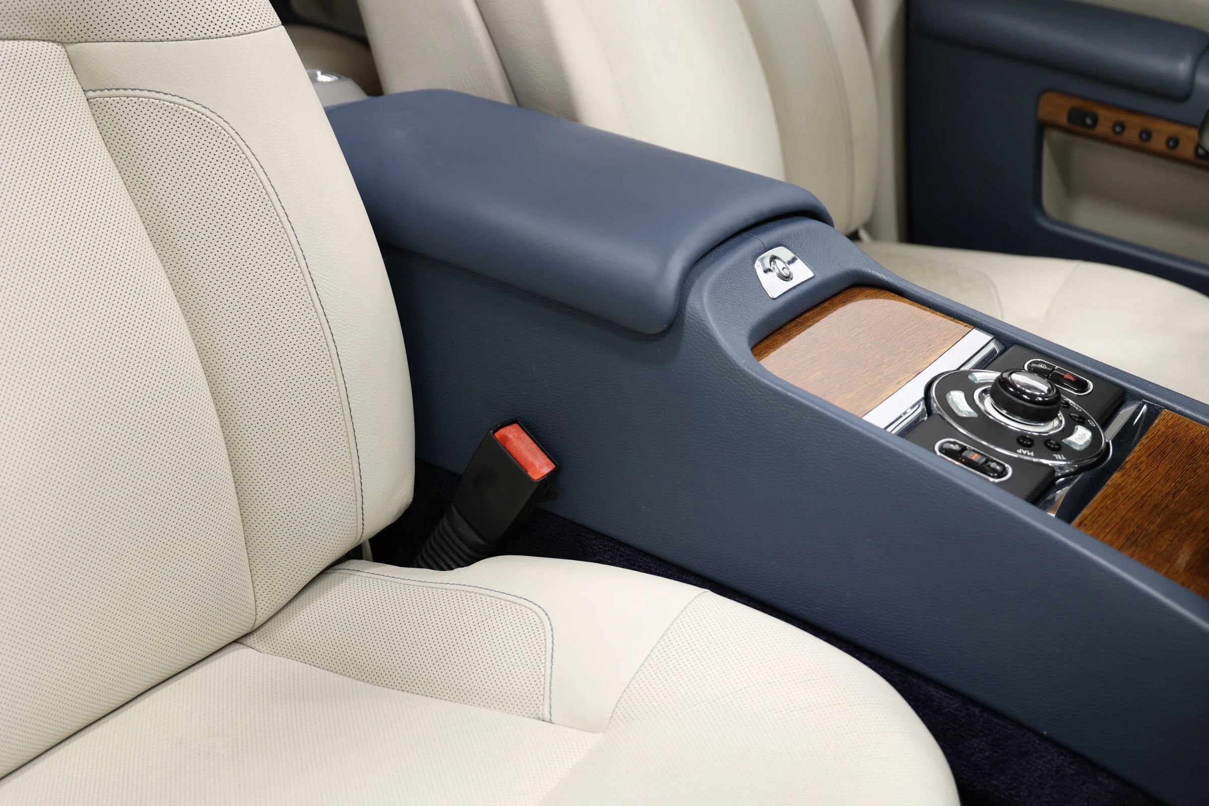 Used 2011 Rolls-Royce Ghost image 90