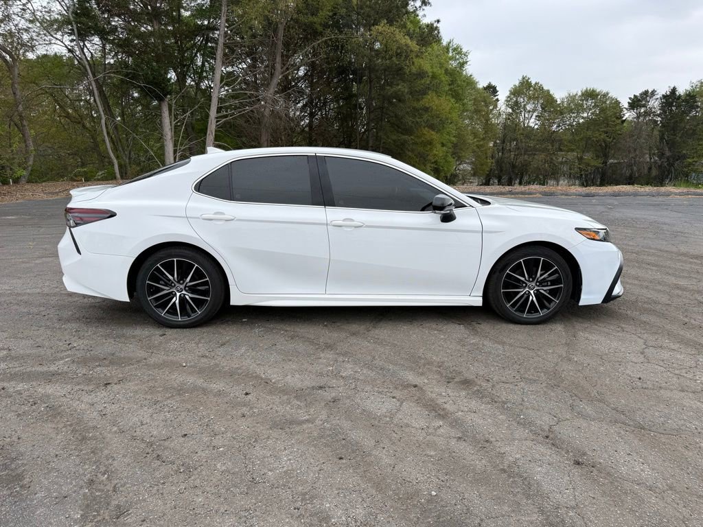 Used 2023 Toyota Camry SE FWD image 3