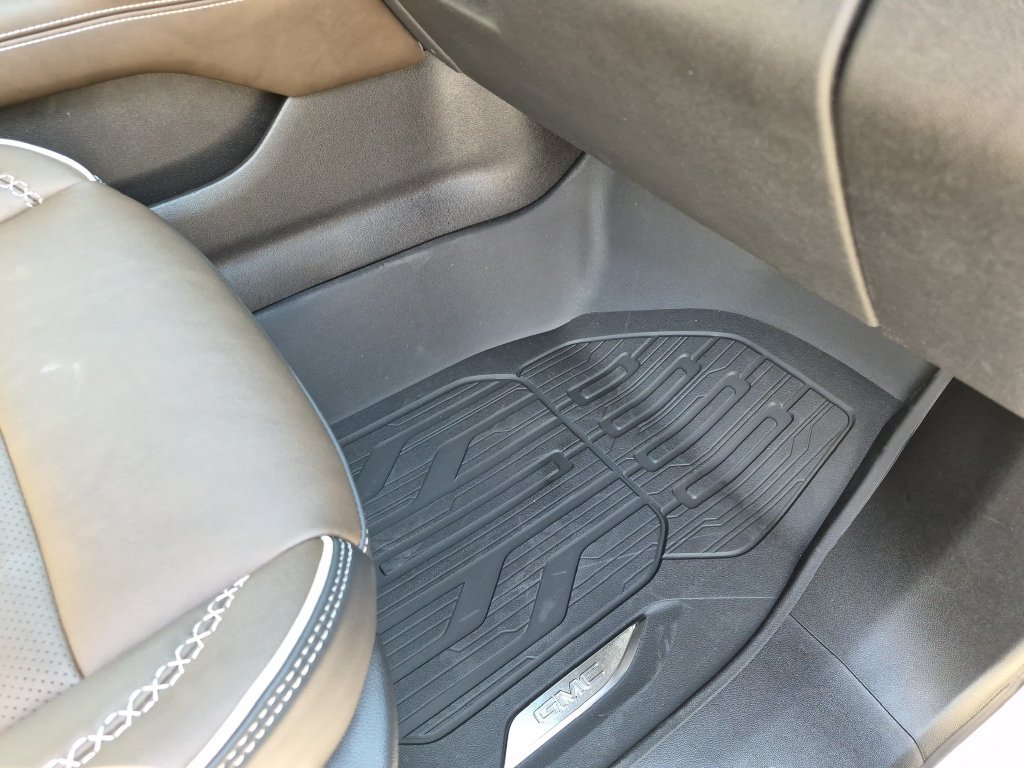 New 2026 GMC Yukon Denali Ultimate w/ LPO, Floor Liner Package AWD/4WD image 39