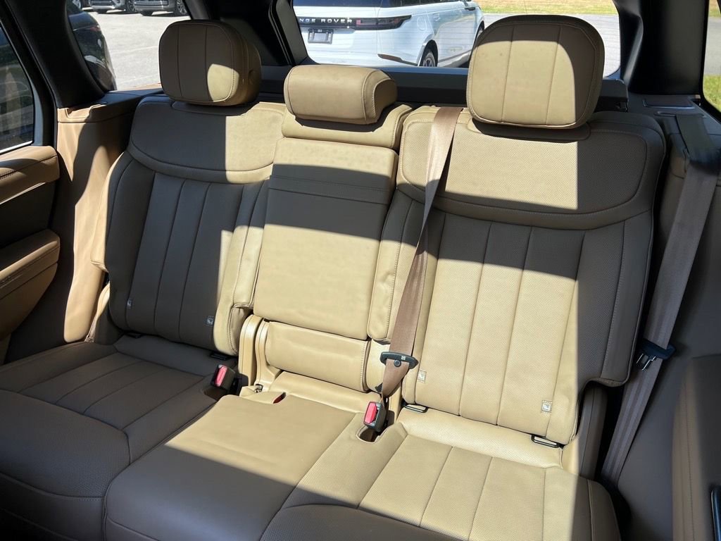 New 2025 Land Rover Range Rover SE image 27