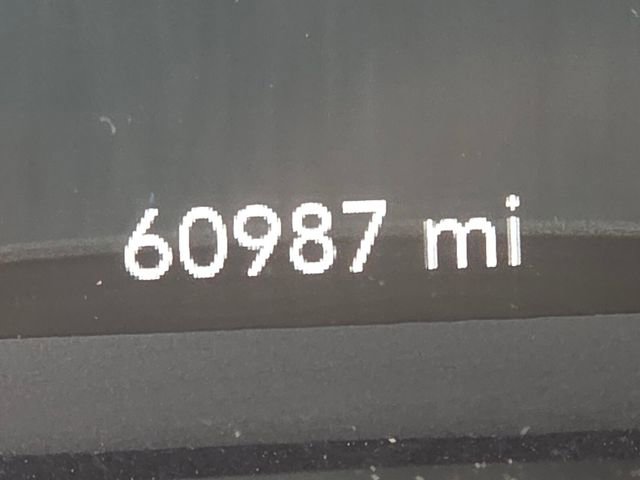 Used 2023 Chrysler Voyager LX image 25